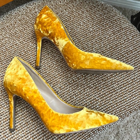 Sam Edelman Hazel Pointed Toe Pump in Yellow Velvet - Picture 2 of 4
